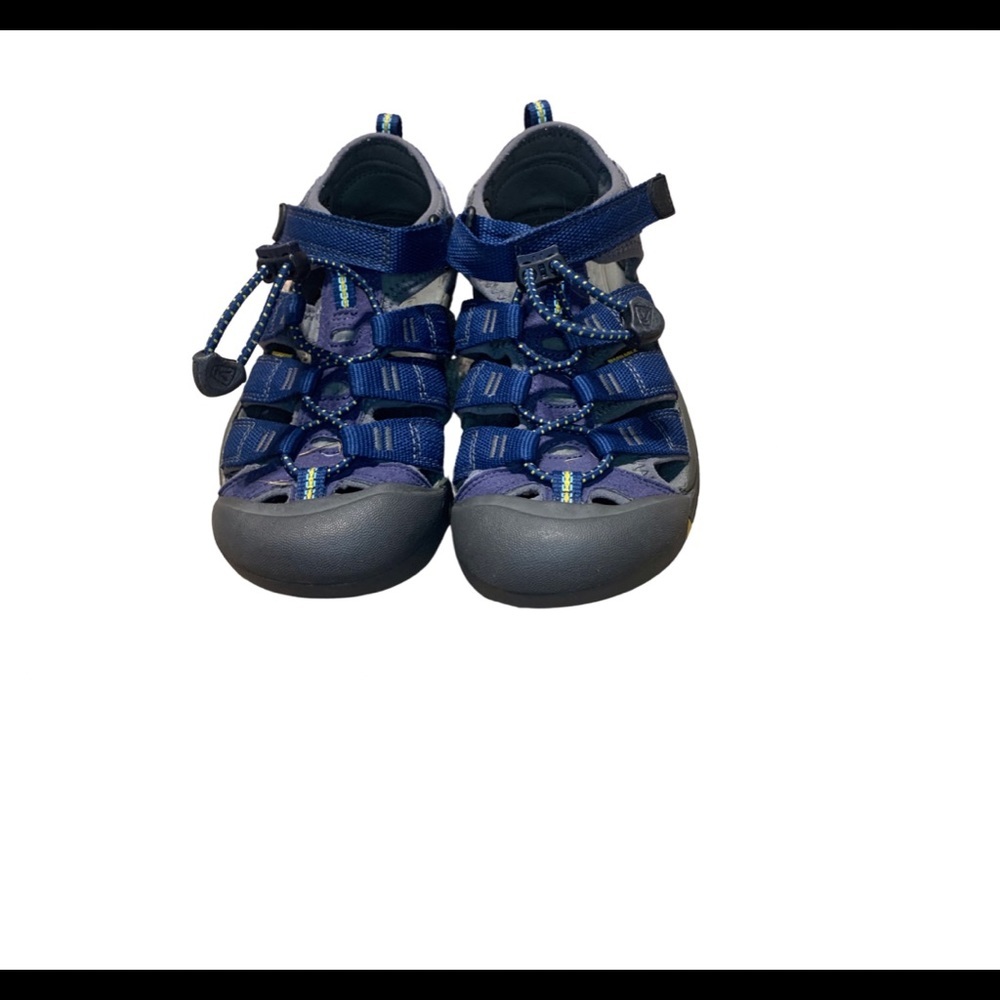 Boys Keen hiking sandals size 3 (8 yr old wore)